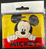 ID Card Badge Holder - Mickey & Friends - Peeking Mickey Mouse With Logo Text - foto real del paquete
