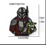 Enamel Pin - Star Wars - Mandalorian Standing Armed With Grogu