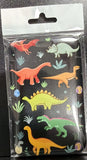 ID Card Badge Holder - Colorful Dinosaurs with Plants Dark Background - foto real del paquete