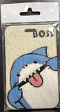 ID Card Badge Holder - Shark with "BOSS" Text - foto real del paquete