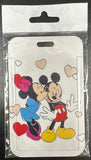 ID Card Badge Holder - Mickey & Friends - Mickey And Minnie Kissing With Hearts - foto real del paquete