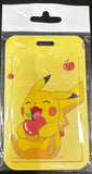 ID Card Badge Holder - Pokemon - Pikachu Eating Red Apple - foto real del paquete