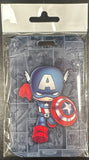 ID Card Badge Holder - Marvel - Chibi Captain America Comic Book Background - foto real del paquete