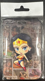ID Card Badge Holder - DC Comics - Chibi Wonder Woman On Comic Book Panels - foto real del paquete