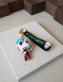 3D PVC Figure Keychain - Escuadrón Suicida Superheroes -002 - Harley Quinn Jumpsuit Peace Sign
