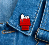 Enamel Pin - Peanuts - Snoopy Lying On Red Doghouse Roof