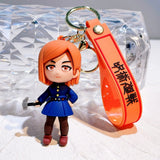 3D PVC Figure Keychain - Jujutsu Kaisen Guerra De Hechiceros - Nobara Kugisaki Holding Hammer