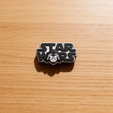 Crocs Charm - Star Wars - 'star Wars' Logo With Darth Vader